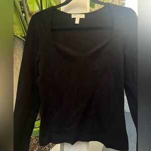 Long sleeved top with sweetheart neckline